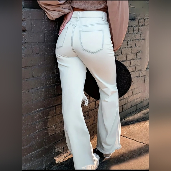 Super cute high waist jeans!! - Picture 2 of 2